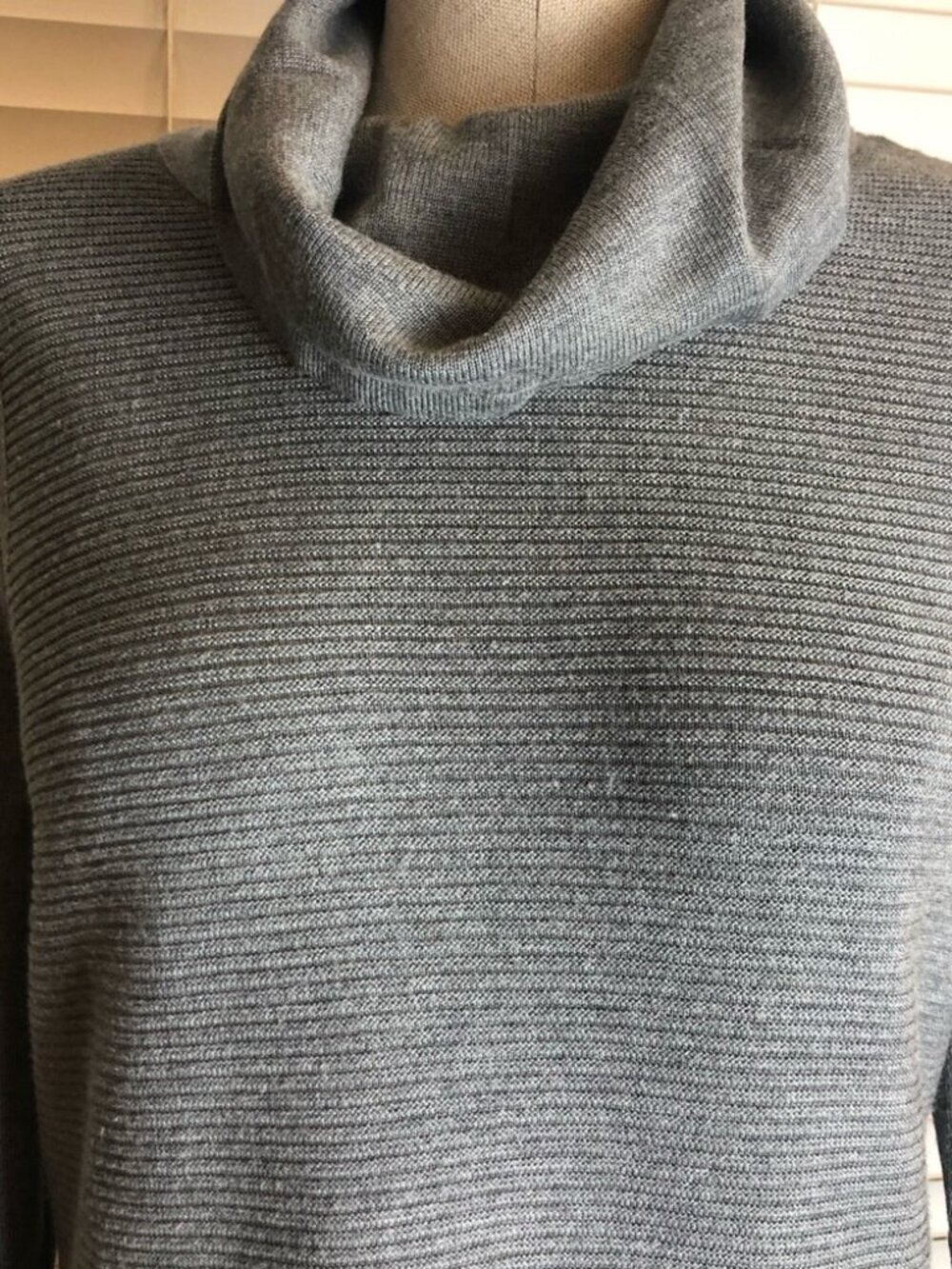 Adrienne Vittadini Pullover Cowl Neck Lightweight Comfy Oversized Sweater Size S - Picture 4 of 12